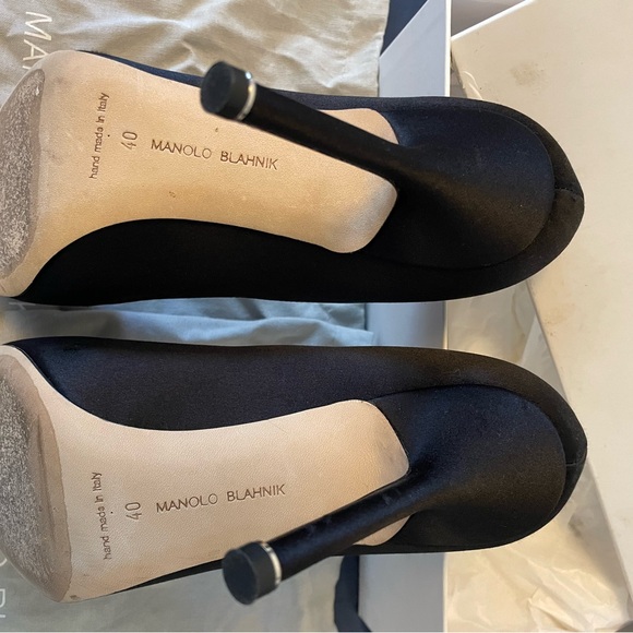 Manolo Blahnik Hangisi Black Satin Crystal Embellished Pointed Heels Pumps - Picture 5 of 8